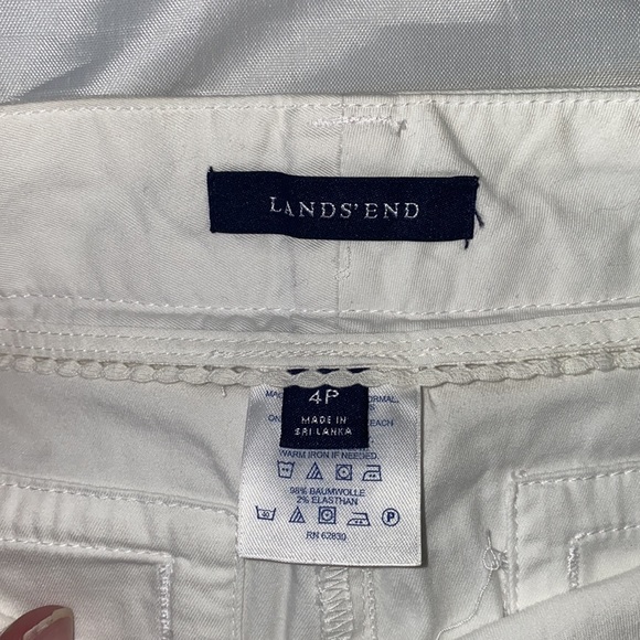 Lands’ End size 4P 98% cotton 2% spandex white shorts - Picture 3 of 3